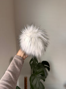 Snow White luxe Pom